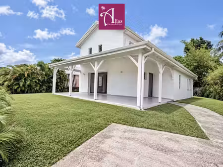 à louer villa f5 récente de 121 m2 biglette  baie-mahaul