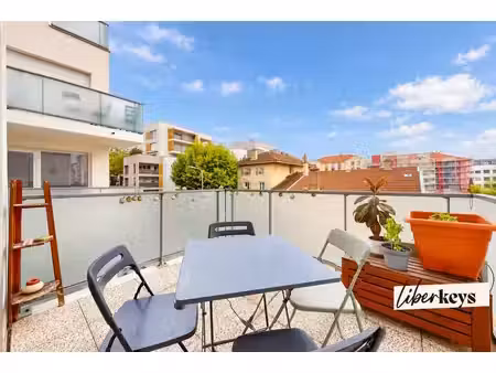 lyon 8ème secteur bachut - beau t3 récent avec balcon terrasse
