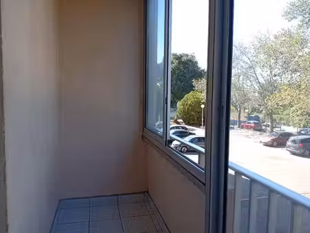 studio meublé et équipé 18 m2 avec loggia et parking les p