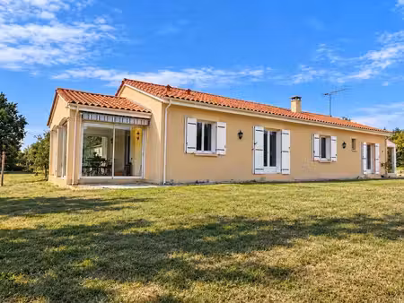maison de 147m2 de plain-pied  3chambres garage et terrain de 1607m2