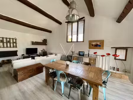 maison de village au plan de la tour avec terrasse et remise