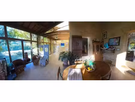 maison traditionnelle sur 9560m2 de terrain