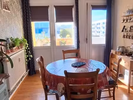 t3 traversant très lumineux avec balcons - secteur place d'armes