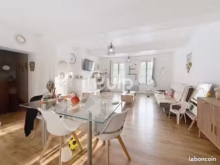 immeuble 10 pièces 200 m²