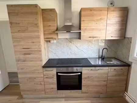spacieux appartement f4 avec balcon  débarras et grand garage