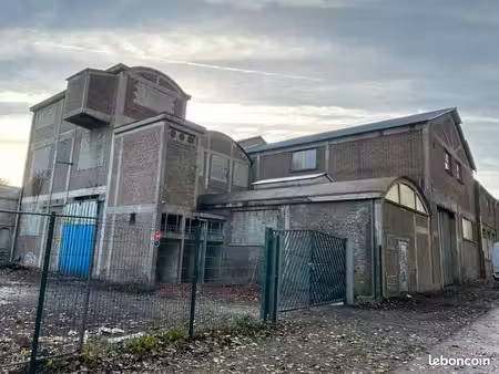 bâtiment industriel (bord de scarpe)