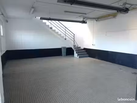 location surfaces commerciales 150 m2