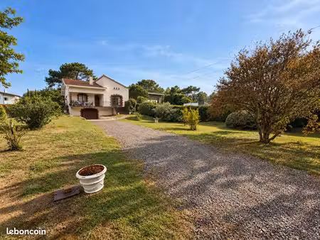 maison 7 pièces 328 m²