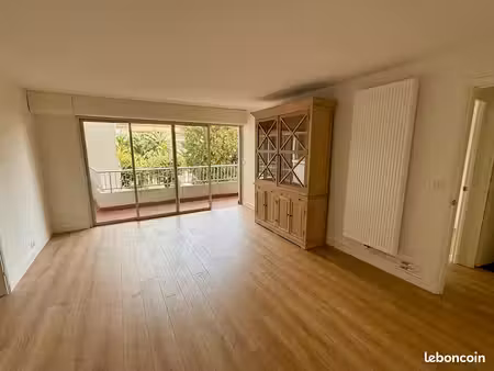biarritz saint-charles : appartement 90 m² entièrement rénové  3 chambres  terrasse
