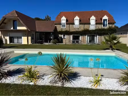belle maison en pierres