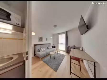 joli studio meublé