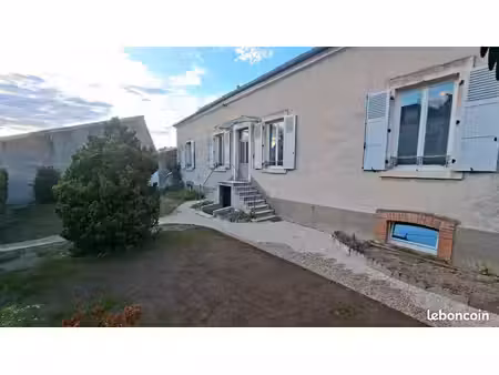 maison rénovée de 82 m² avec 2 chambres  jardin  garage et grande cave