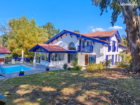 propriété de 252m2 + maison indépendante 3p 52m2 sur un terrain 2123m2 avec piscine garage