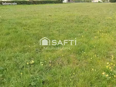 terrain 1075 m² curdin