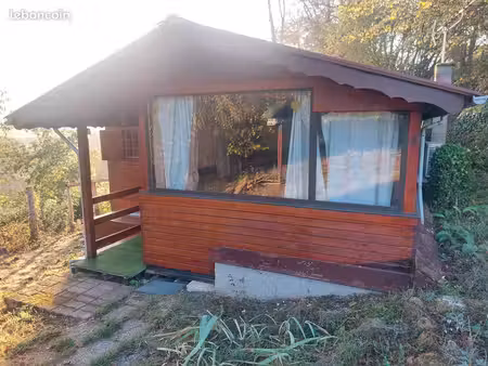 chalet sur terrain arbore