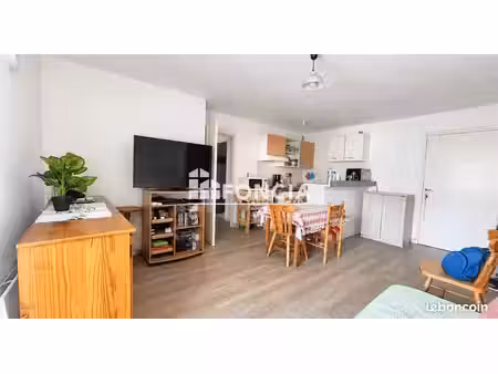 appartement t2 avec balcon et deux places de parking  idéal investisseur