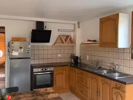 loue jolie appartement dans maison