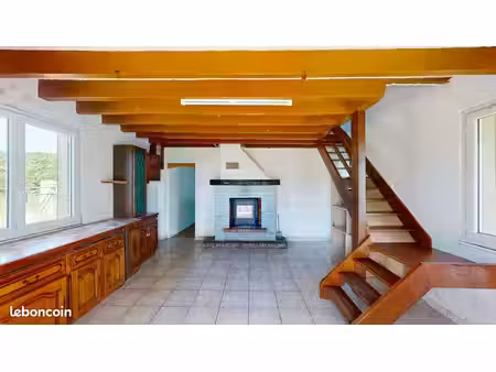 maison en bordure de voie verte à branges