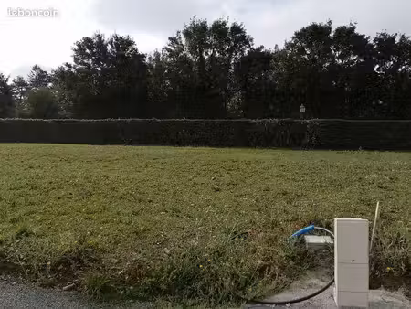 terrain à bâtir de 699 m² à bourg-le-roi (72)