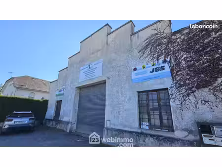 local 329 m²