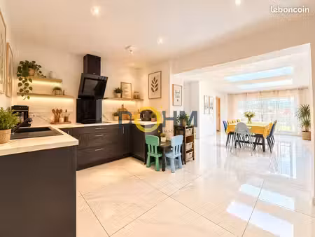 maison de ville 7 pièces 231 m²