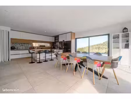 belle maison de 2023  202 m2  16 ares  spa  nature et commodités dpe a garage 70 m2