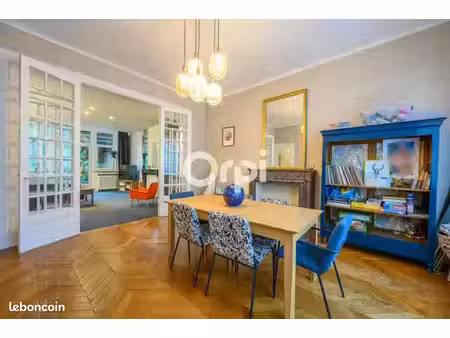 maison 6 pièces 353 m²