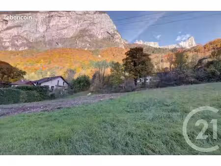 terrain 1 549 m² magland