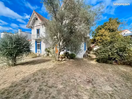 maison de caractère des années 30 avec 6 chambres  proche du centre ville de vic-en-bigorr