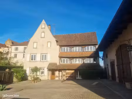en bordure de rivière  sur 21 ares