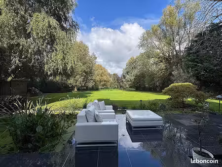 villa 9 pièces 251 m²