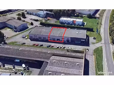 local 225 m²