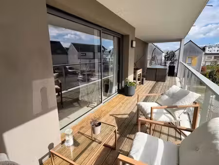 appartement 73m2 avec une terrasse/balcon