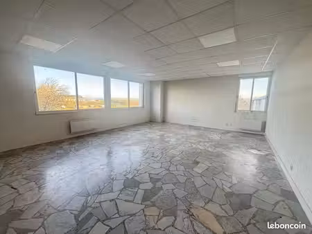 bureau 80 m²
