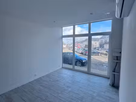 local commercial de 17 m² – place pierre belon