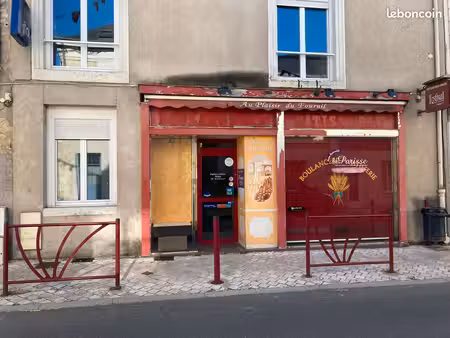 grand local commercial à louer le lude
