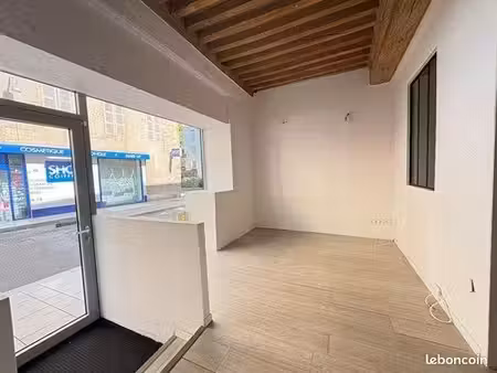 local commercial 46 m² - emplacement n°1 rue carnot  mâcon