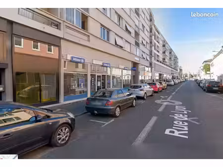 loue local commercial