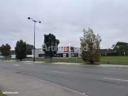 local commercial 950 m²