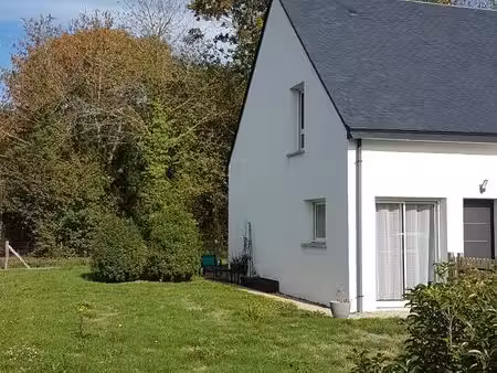 maison surzur bourg  dans un environnement calme et boisé