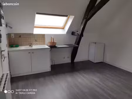 à louer – charmant t2 lumineux de 30 m² avec parking – centre de la bazoge