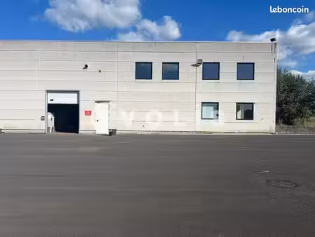 local d'activité 2 705 m²
