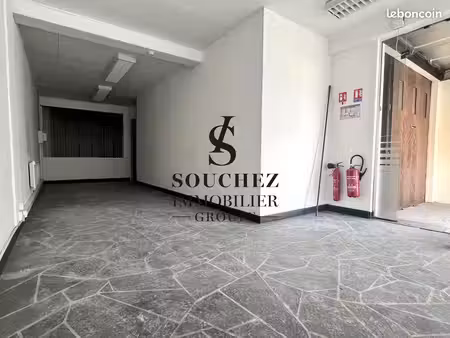 local commercial 50 m² lens
