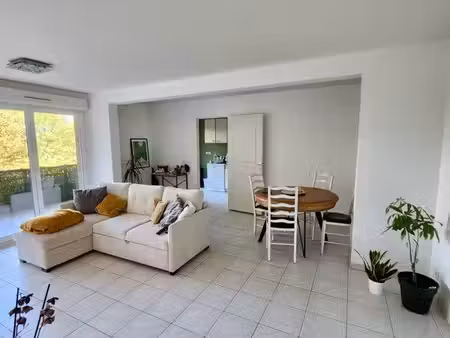 t4 + balcon + cave + parking