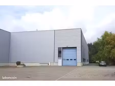 local industriel env. 968 m²