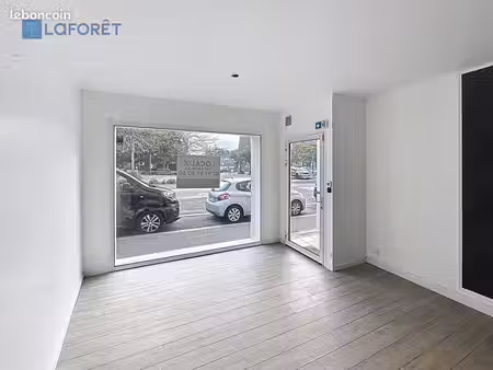 local commercial 52 m² caudan