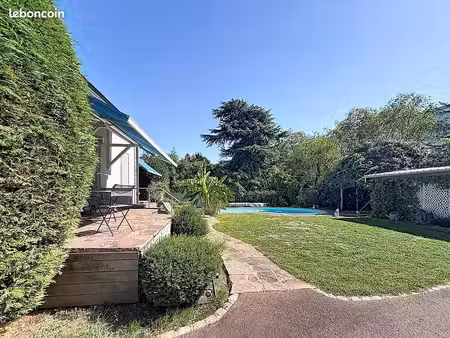 propriété 4 pièces 140 m²