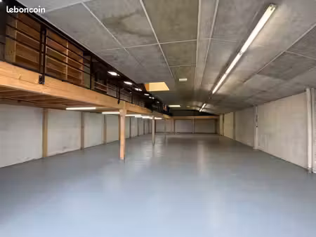 local commercial 290 m² theix noyalo