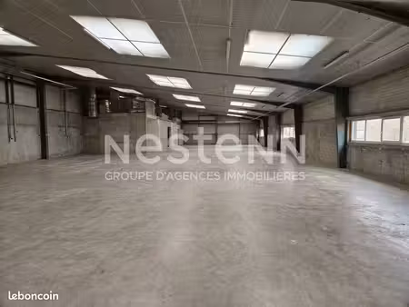 local 973 m² vannes
