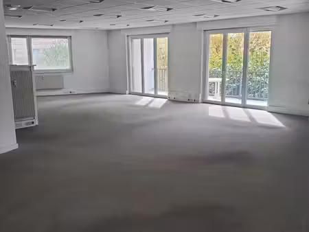 à vendre – bureaux lumineux de 147 m² à proximité immédiate de la gare